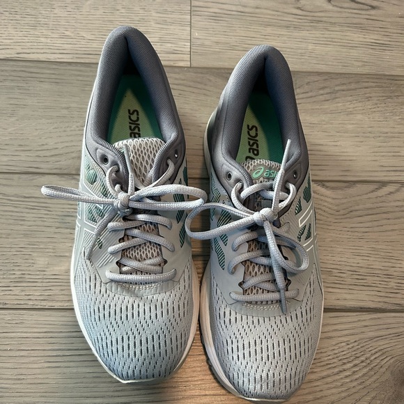 Gray oasis sneakers size 8.5 - Picture 1 of 4